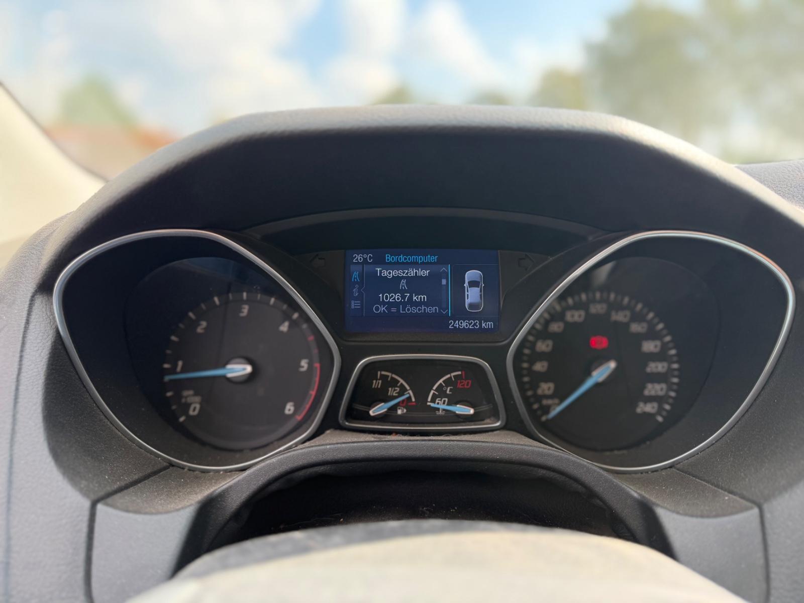 Ford Focus 2014 — photo 12
