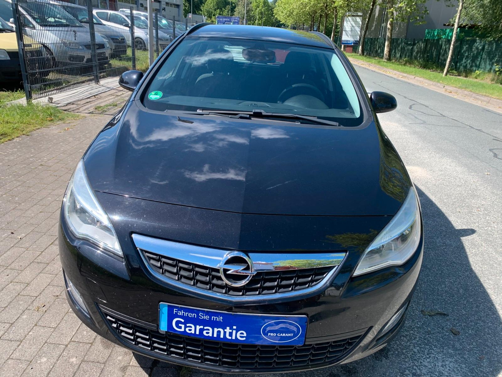 Opel Astra 2011 — photo 8