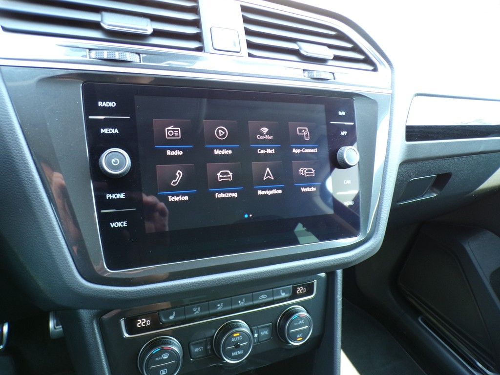Fahrzeugabbildung Volkswagen Tiguan 1.4 TSI Sound *Navi*ACC*AHK*