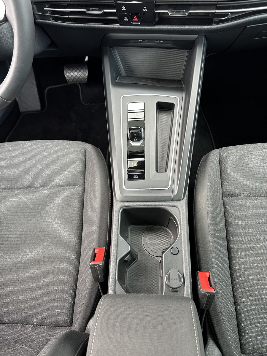 Fahrzeugabbildung Volkswagen Golf Variant 2.0 TDI DSG Life NAV+LED+AHK+PANORA