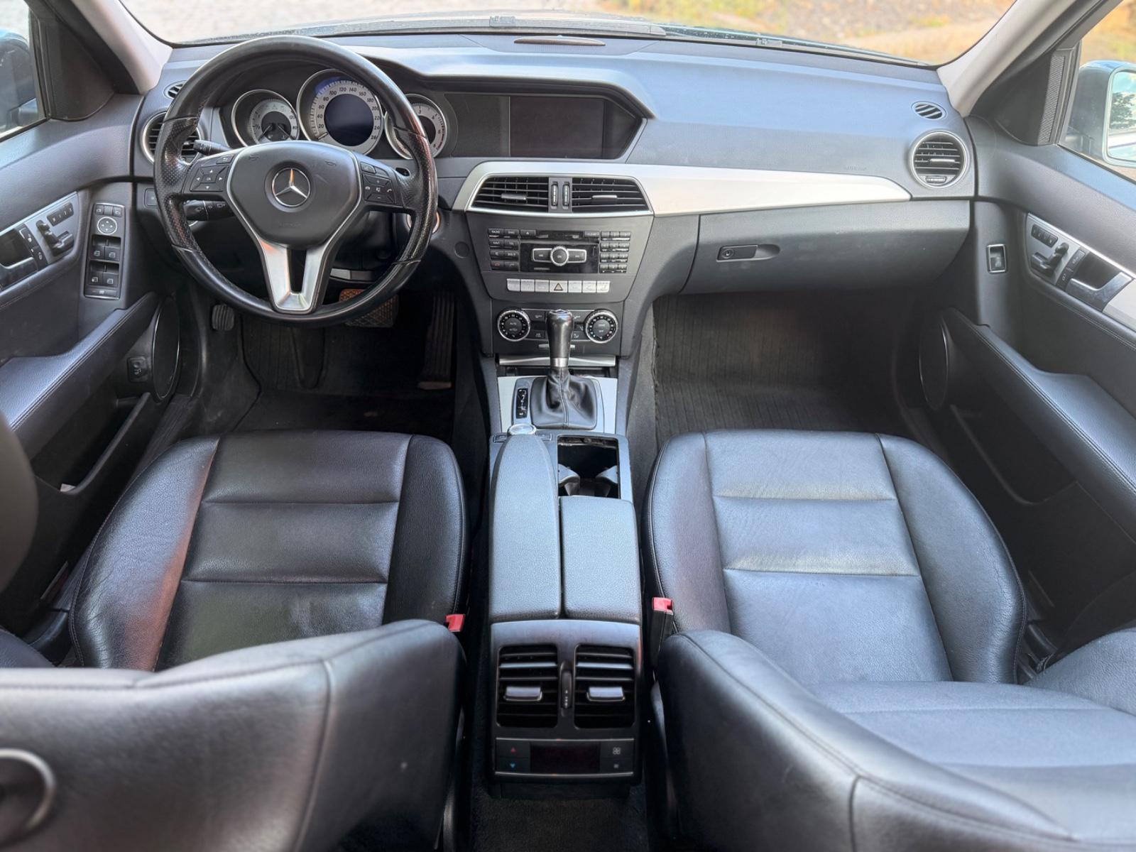 Mercedes-Benz C350 2011 — photo 9