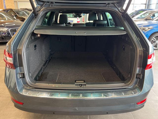 Skoda Superb Combi L&K *PANO*ACC*AHK*LEDER*NAVI*BI-XEN