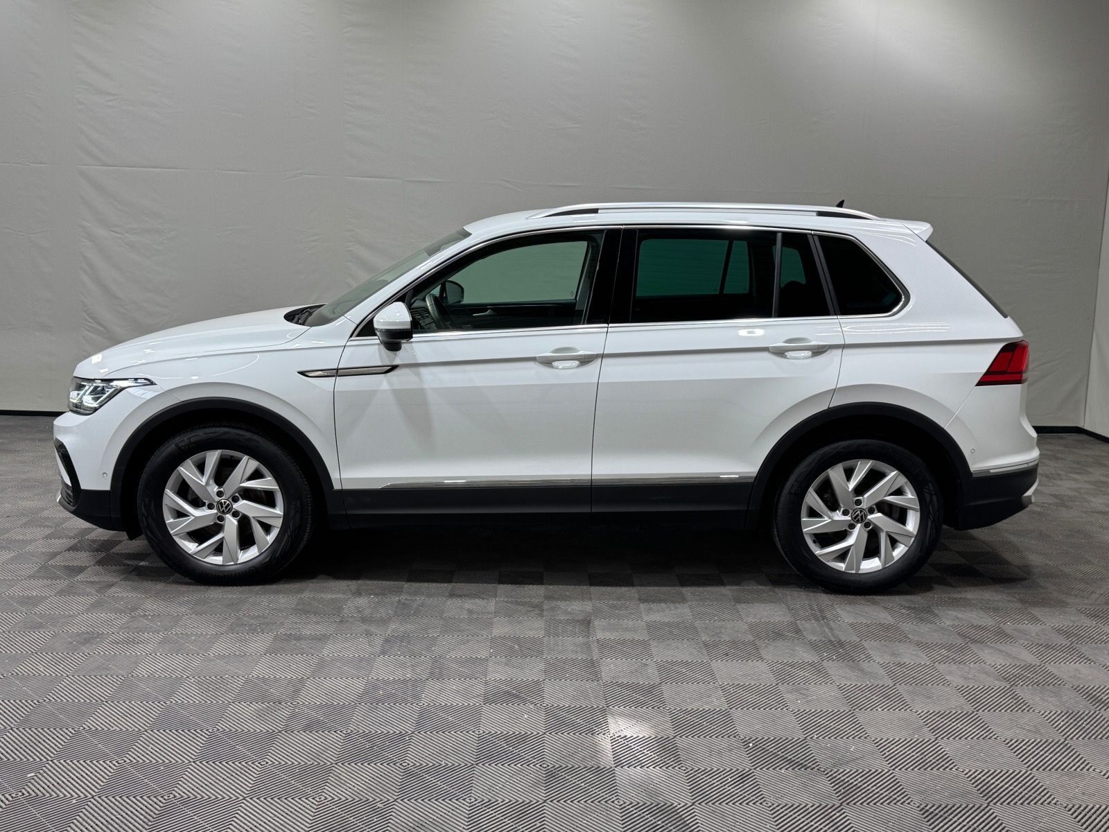 Volkswagen Tiguan Elegance 2.0 TDI DSG | MATRIX NAV ACC DAB imagem 3