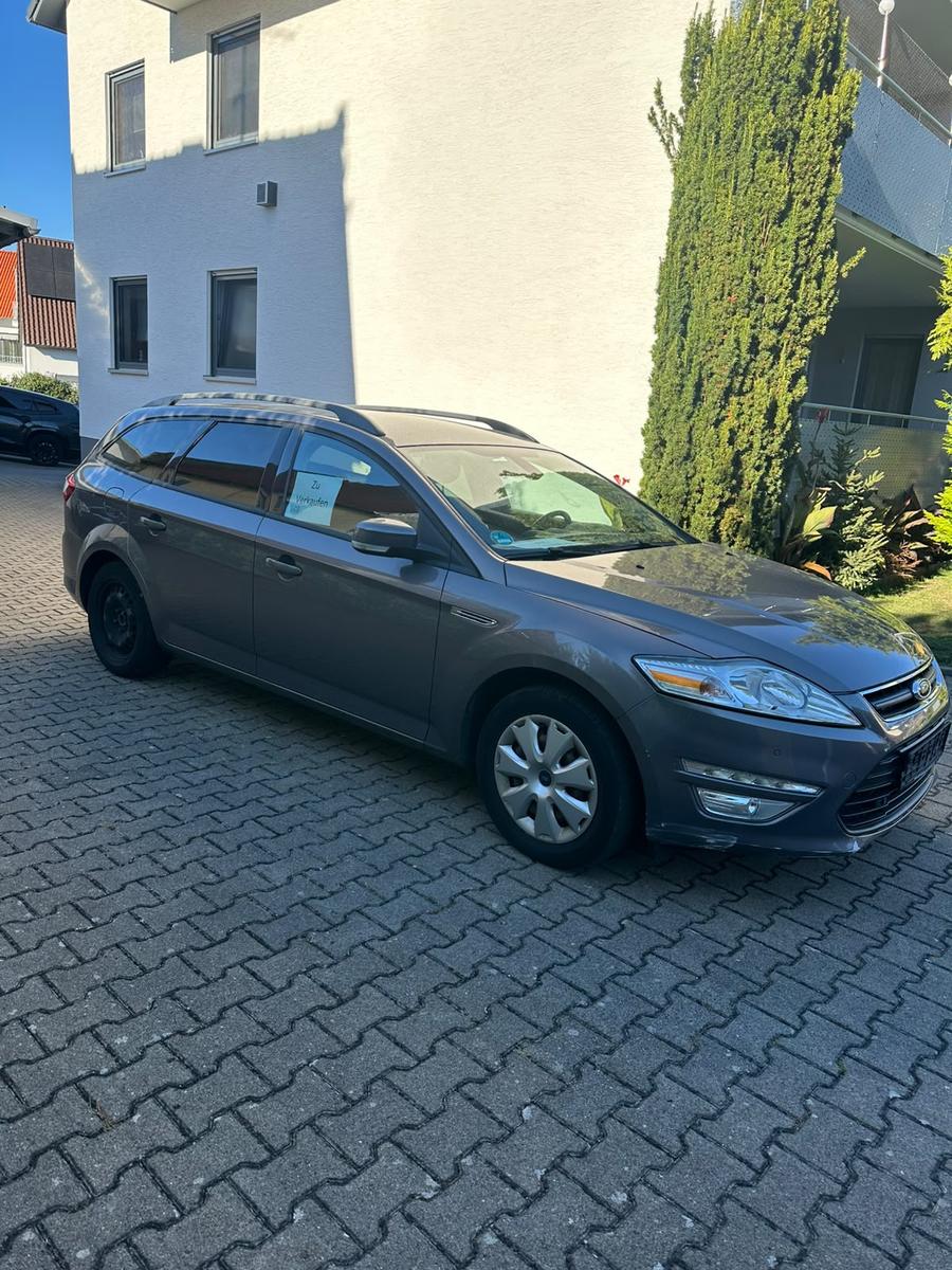 Ford Mondeo 2011 — interior