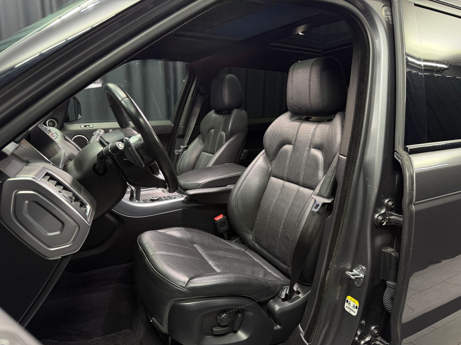 Fahrzeugabbildung Land Rover Range Rover Sport HSE|MERIDIAN|PANO|AHK|LUFT
