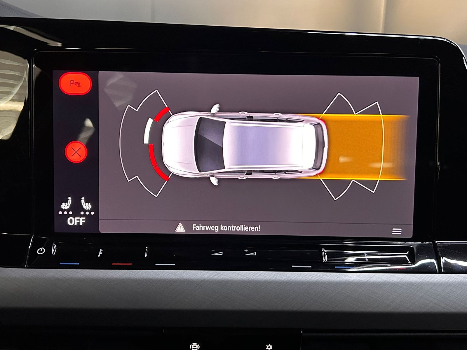 Fahrzeugabbildung Volkswagen Golf VIII Life 2,0TDI DSG VIRTU+LED+SHZ+NAVI+ACC