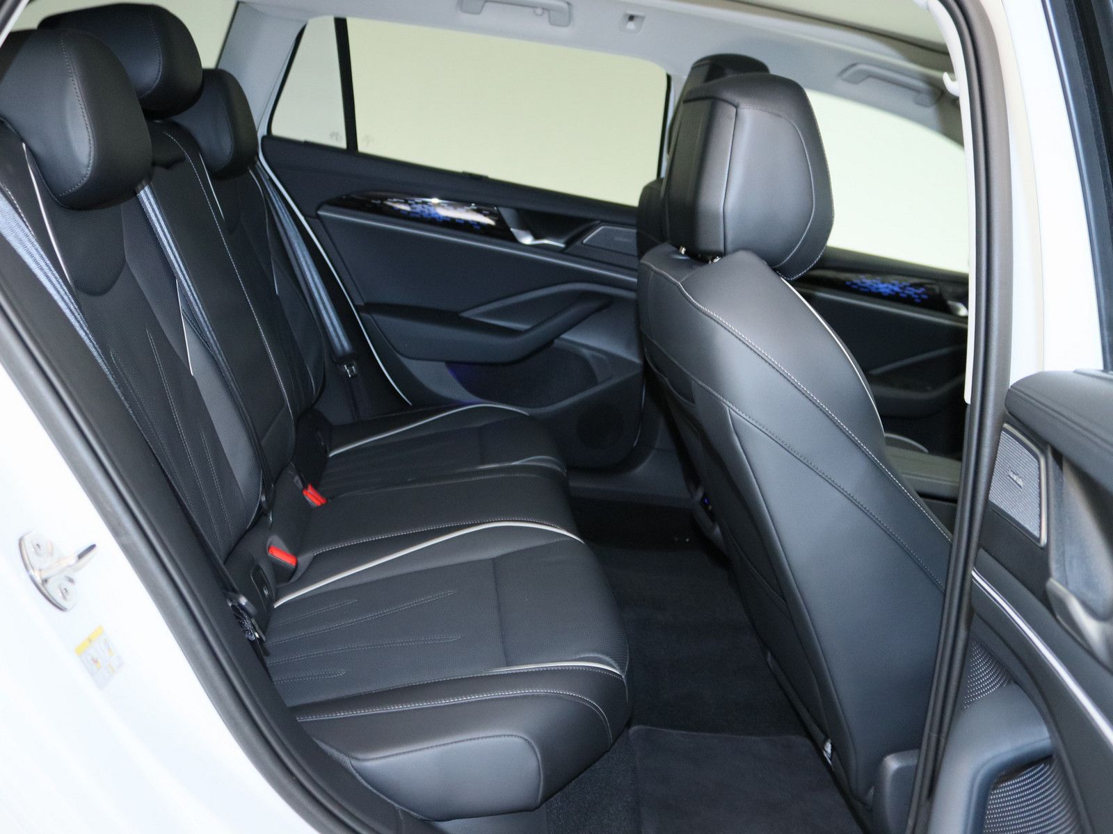 Volkswagen Passat 1.5 eTSI Business AHK 360° MATRIX-LED HUD foto 11
