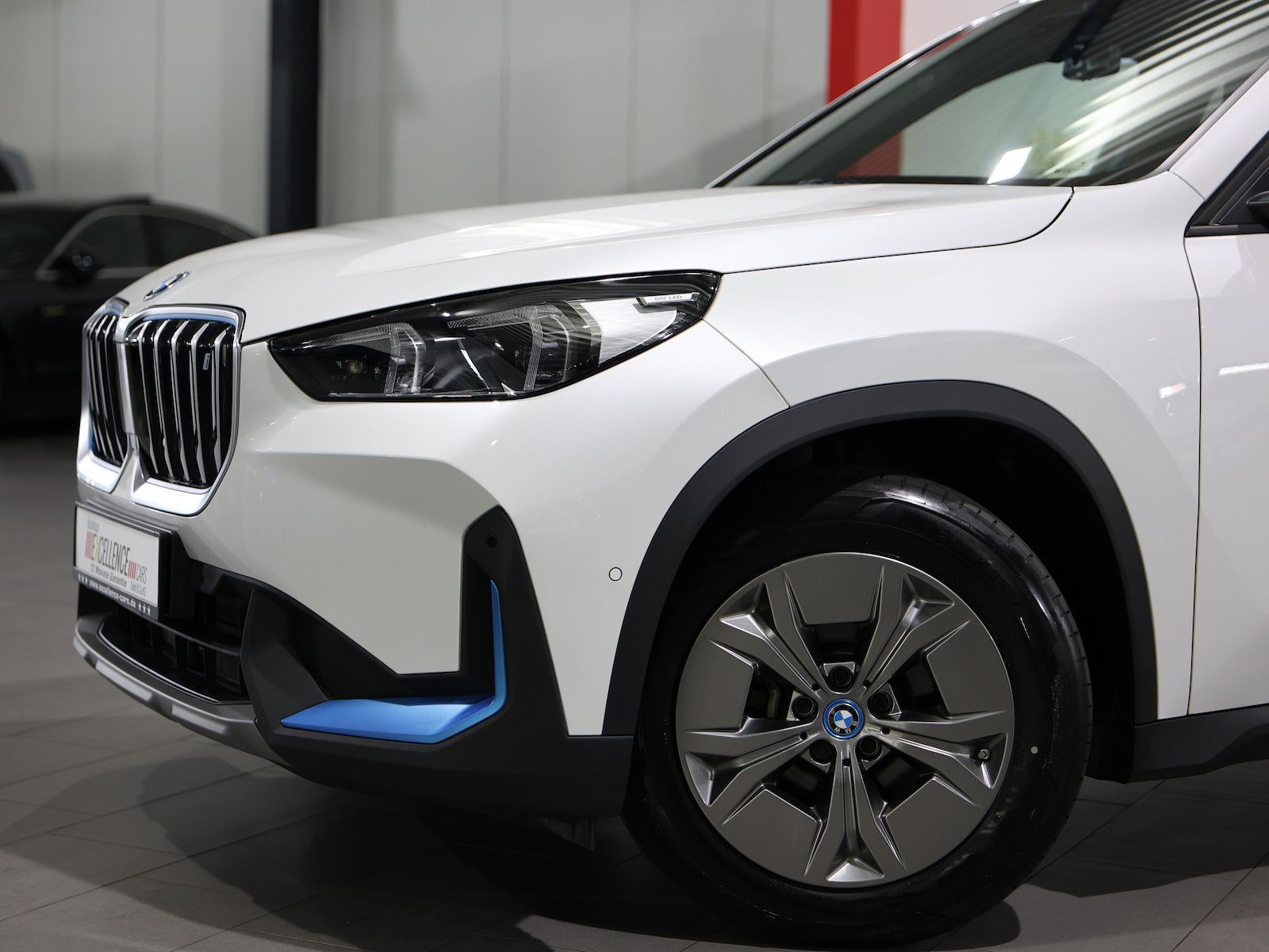 BMW iX1 30 xDrive 95,7% PREMIUM / HARMAN/KARDON, LED foto 6