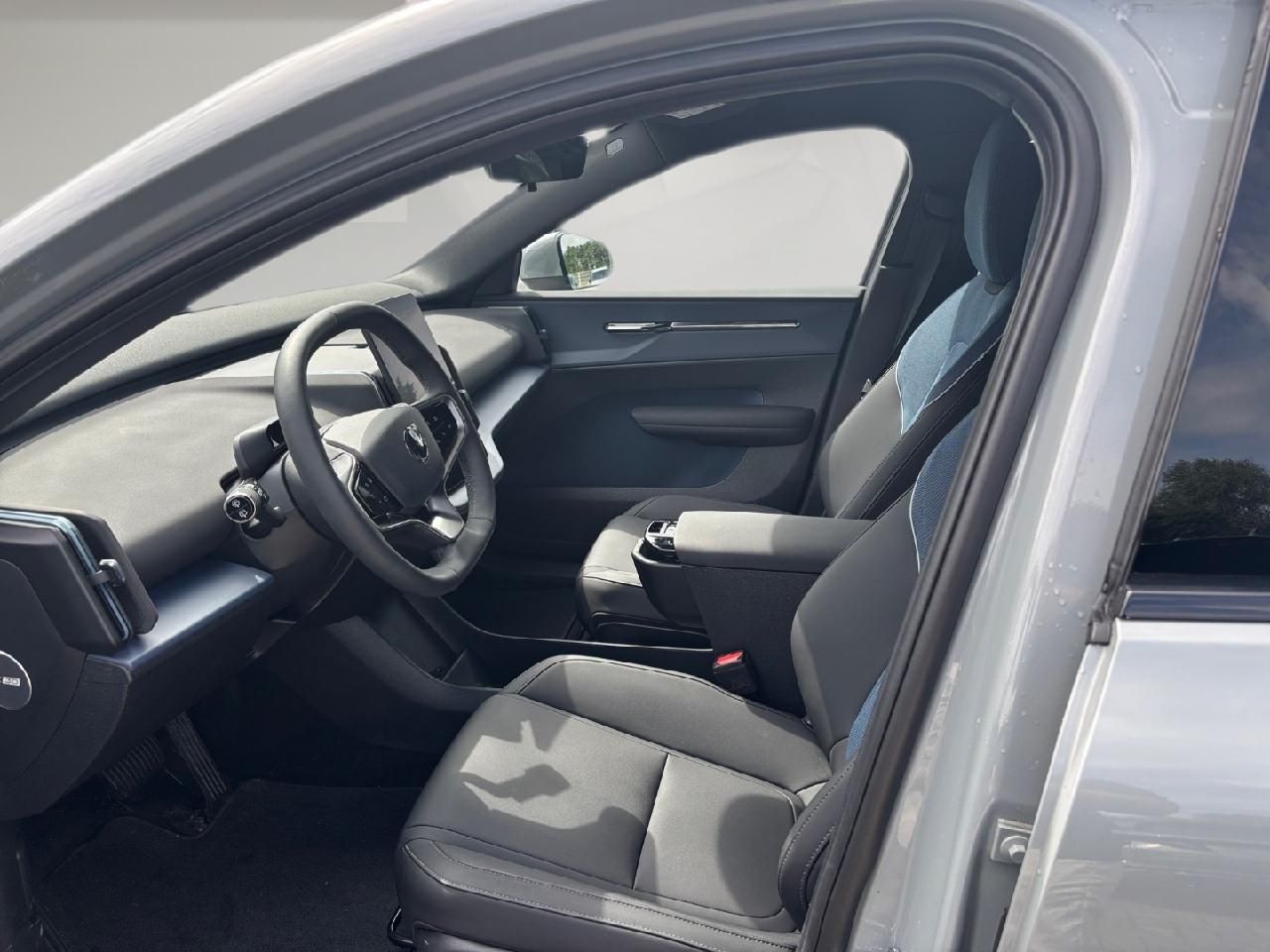 Fahrzeugabbildung Volvo EX30 Single Engine Core 2WD