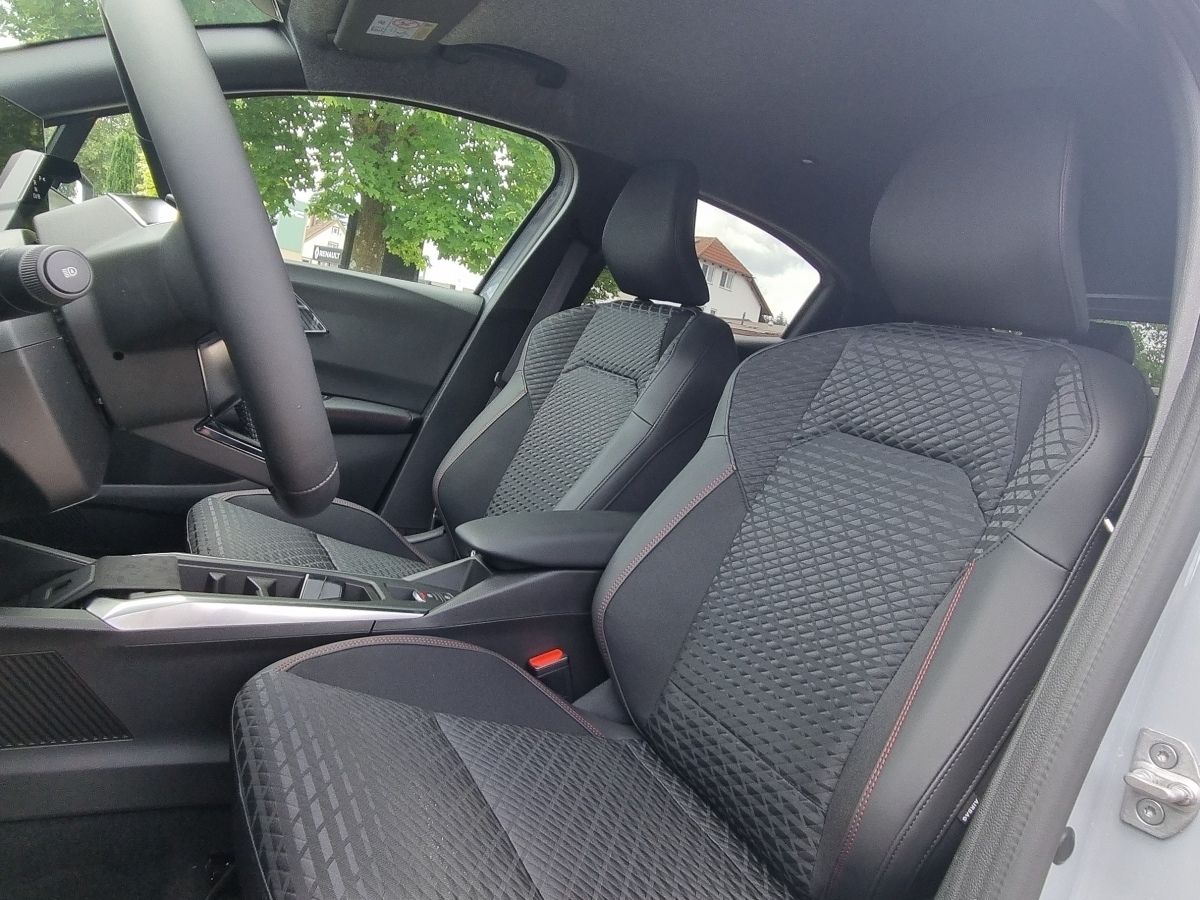 Fahrzeugabbildung Renault Clio Techno Full Hybrid E-Tech 160