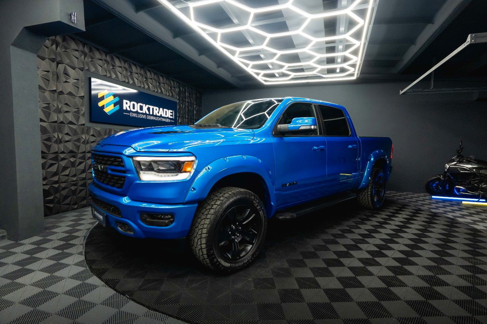 Fahrzeugabbildung Dodge RAM 5.7 V8 HEMI 4x4 NIGHT GT SPORT Night-Paket