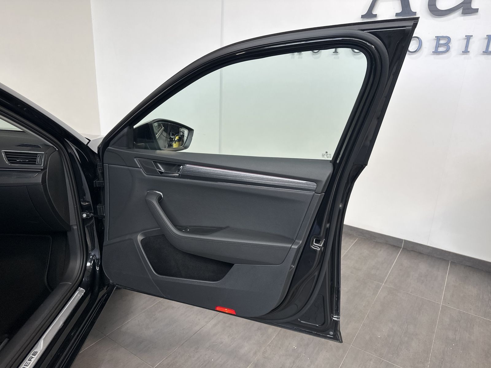 Fahrzeugabbildung SKODA Superb Combi 2.0 TDI DSG Style NAV+LED+360°+ACC