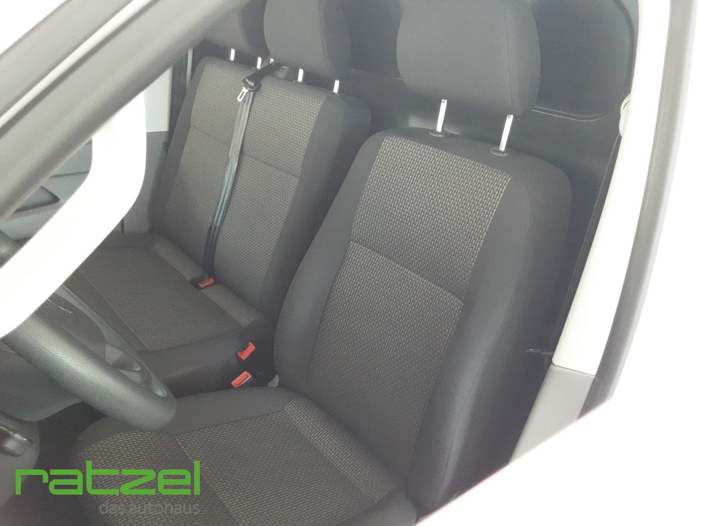 Fahrzeugabbildung Volkswagen T6.1 Kasten LR 2.0 TDI AHK DAB Notbremsass. PDCv