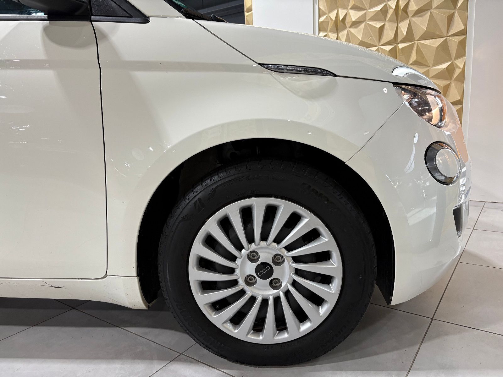 Fahrzeugabbildung Fiat 500e/Basis/TEMPOMAT/APPLE/KLIMA/SPURHALTEASSISTE