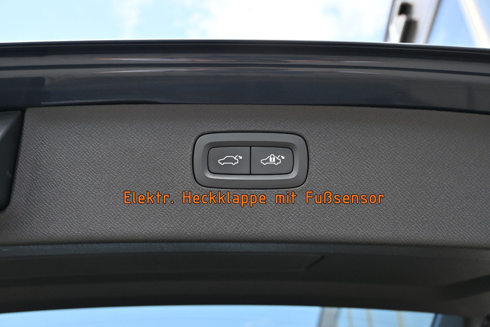 Fahrzeugabbildung Volvo XC90 T8 AWD Recharge Ultimate Dark °AHK°WOOL°