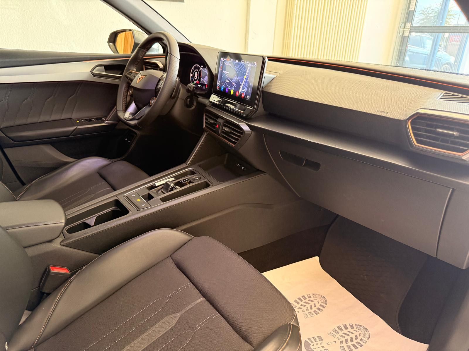 Fahrzeugabbildung CUPRA Leon Sportstourer VZ e-Hybrid/AHK/8.FACH BEREIFT
