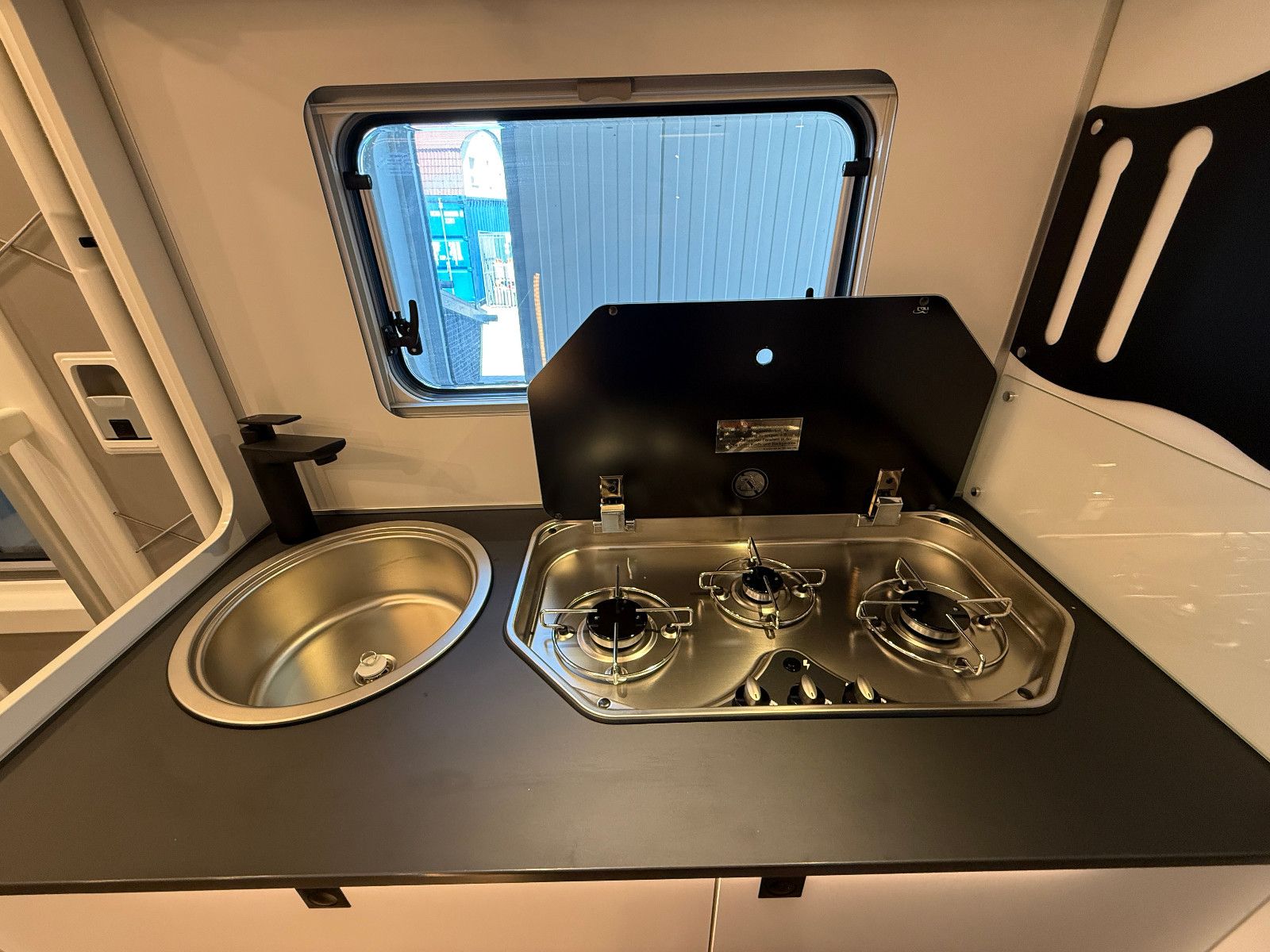 Fahrzeugabbildung Bürstner Lyseo Time Skyline 690G - Sie sparen 12.899€