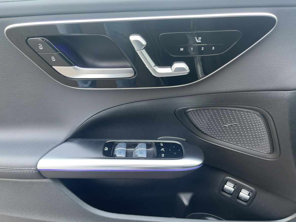 Fahrzeugabbildung Mercedes-Benz C 300 e AMG/360°/MBUX/Digital-Light