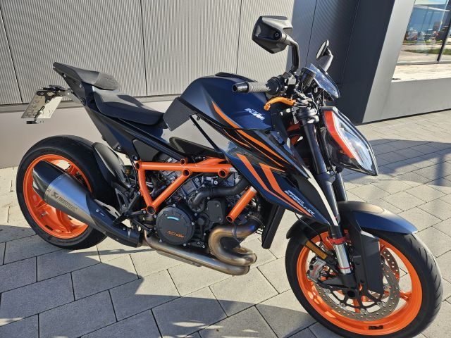 KTM 1290 SUPER DUKE R 2023 