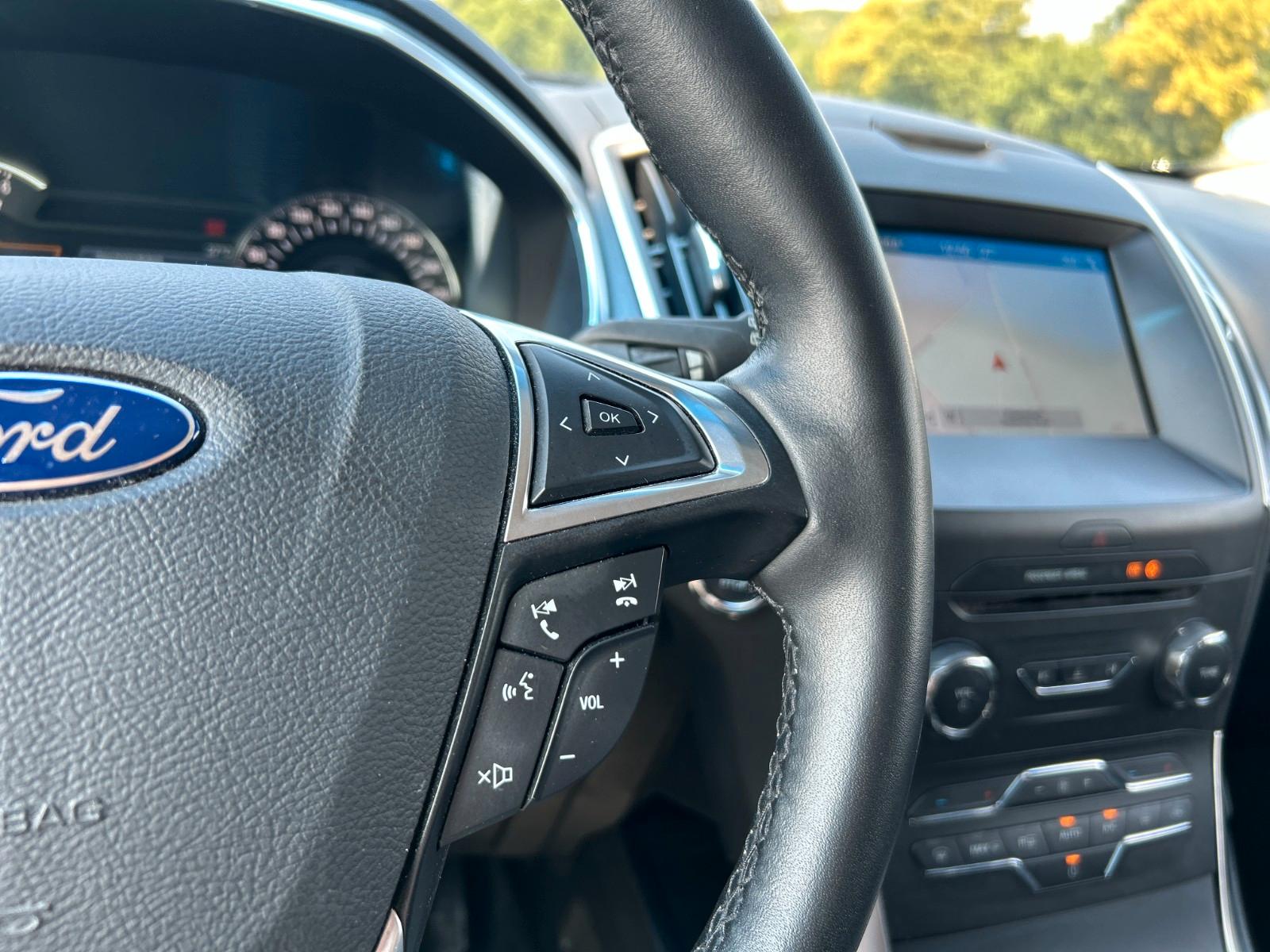 Ford Edge Titanium 2.0 TDCi 4x4 Navi Klimaauto. Leder