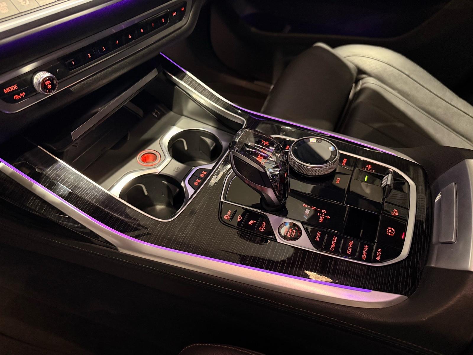 BMW X7 M50d M Sport Pro "22" B&W – 18