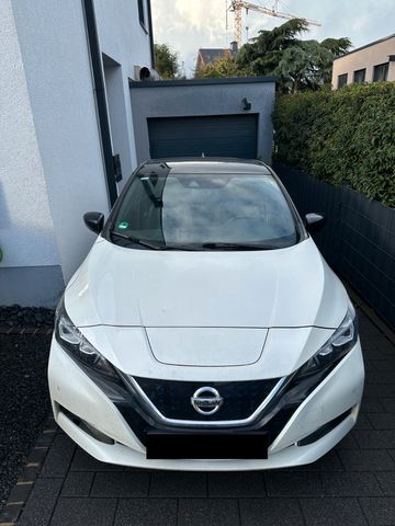 Nissan Leaf Tekna 40 kWh / Bose / Leder / 8fach bereift