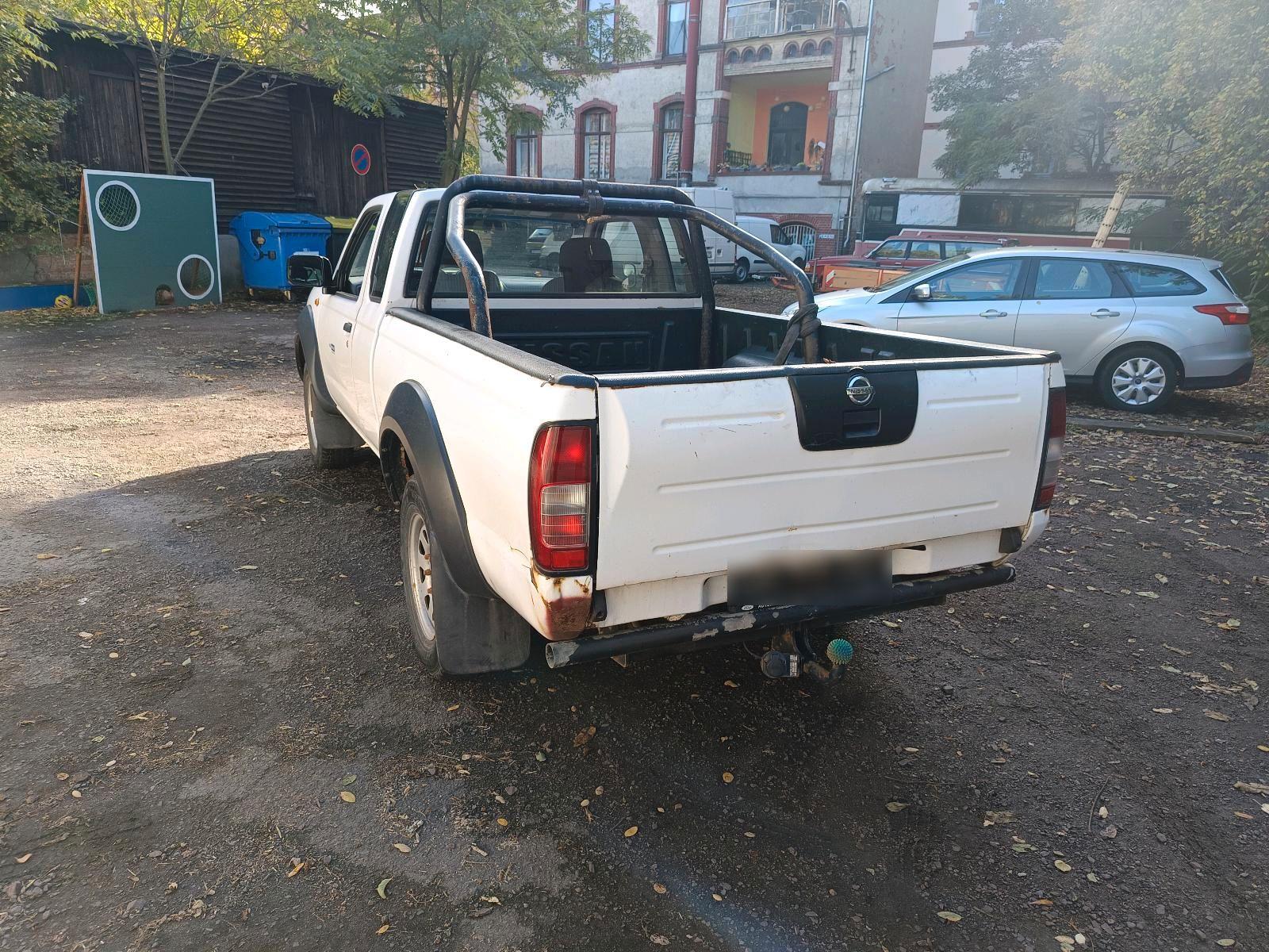 Nissan NP300 2011 — photo 5