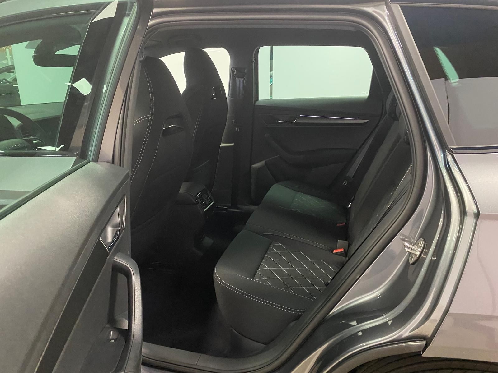 Fahrzeugabbildung SKODA Karoq 1.5 TSI SPORTLINE+5J GA+MATRIX+ACC+360+AHK