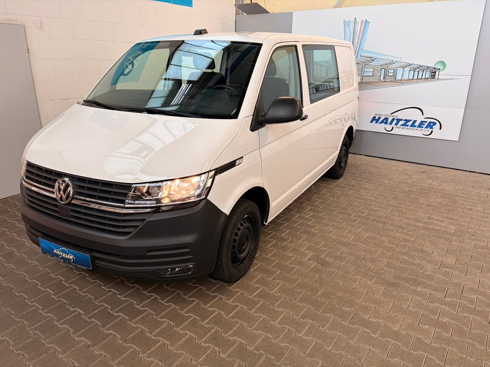 Fahrzeugabbildung Volkswagen T6.1 Transporter Kasten 2,0 TDI +AHK+Licht&Sicht