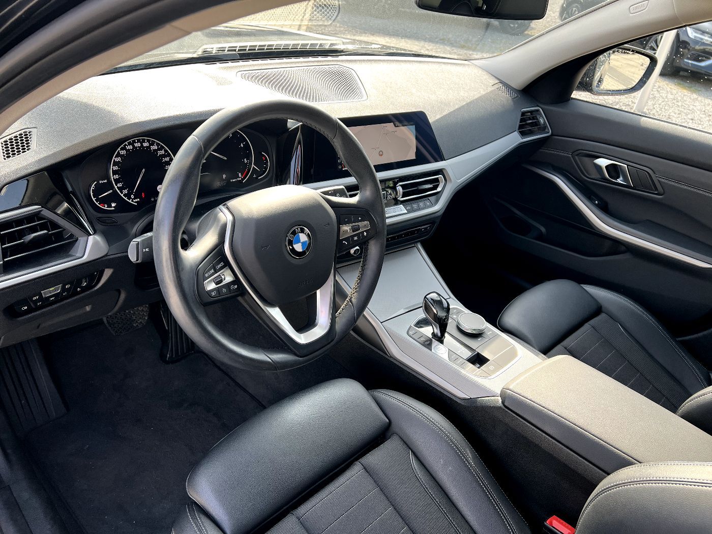 BMW 320d Touring xDrive Advantage *LED Navi Leder* foto 10