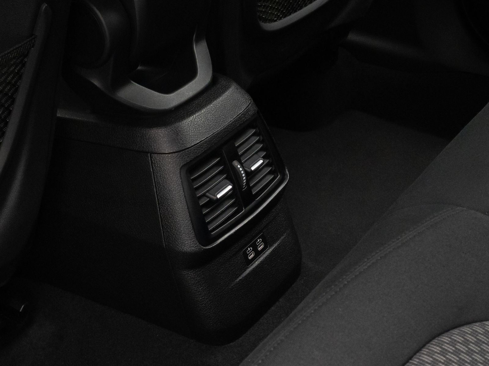 Fahrzeugabbildung BMW 225xe iPerf  Active Tourer ParkAss Navi WLAN PDC
