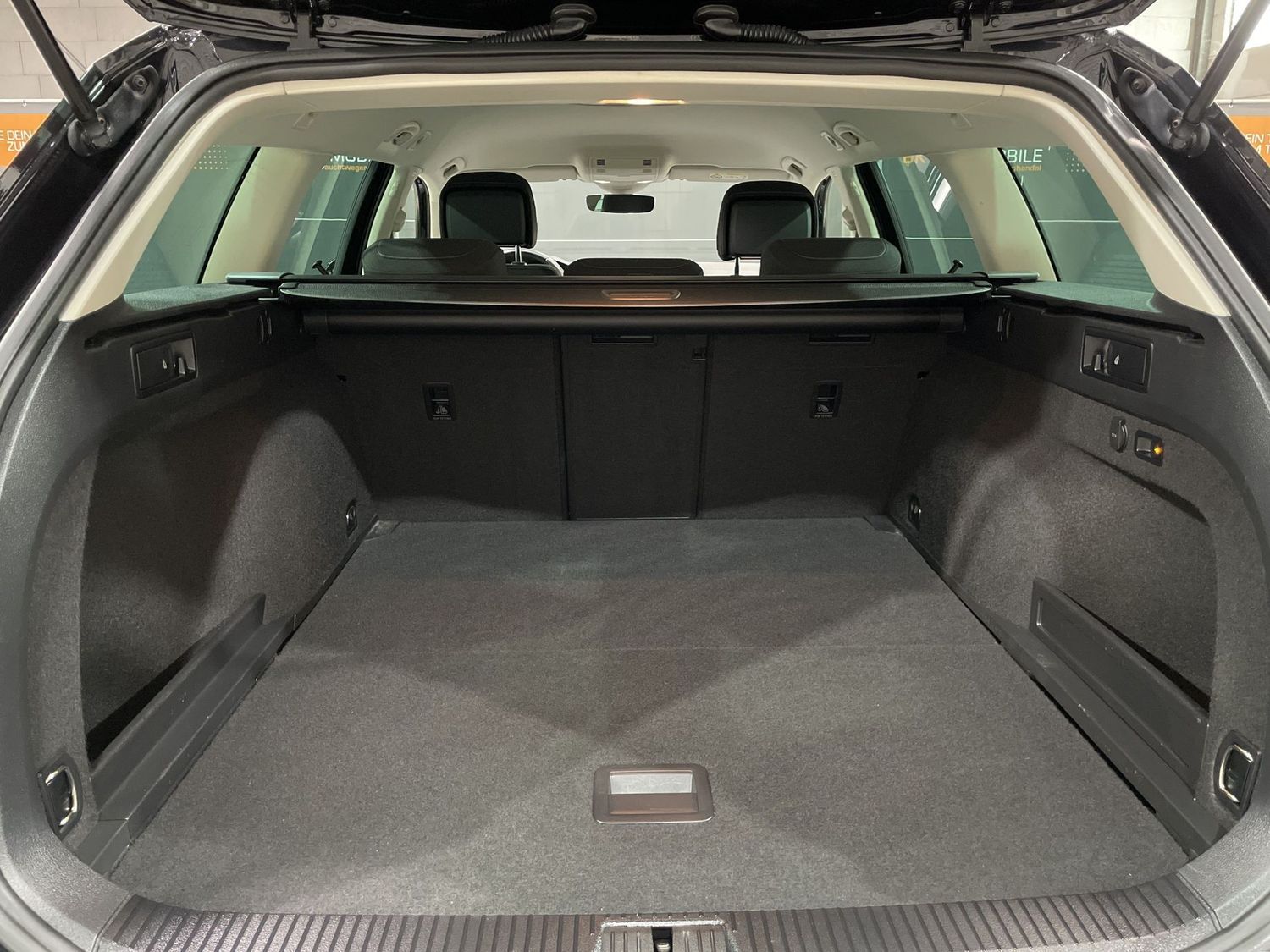 Fahrzeugabbildung Volkswagen Passat 2.0TDI Comfortline#LED#ACC##AHK#Kamera#Ca