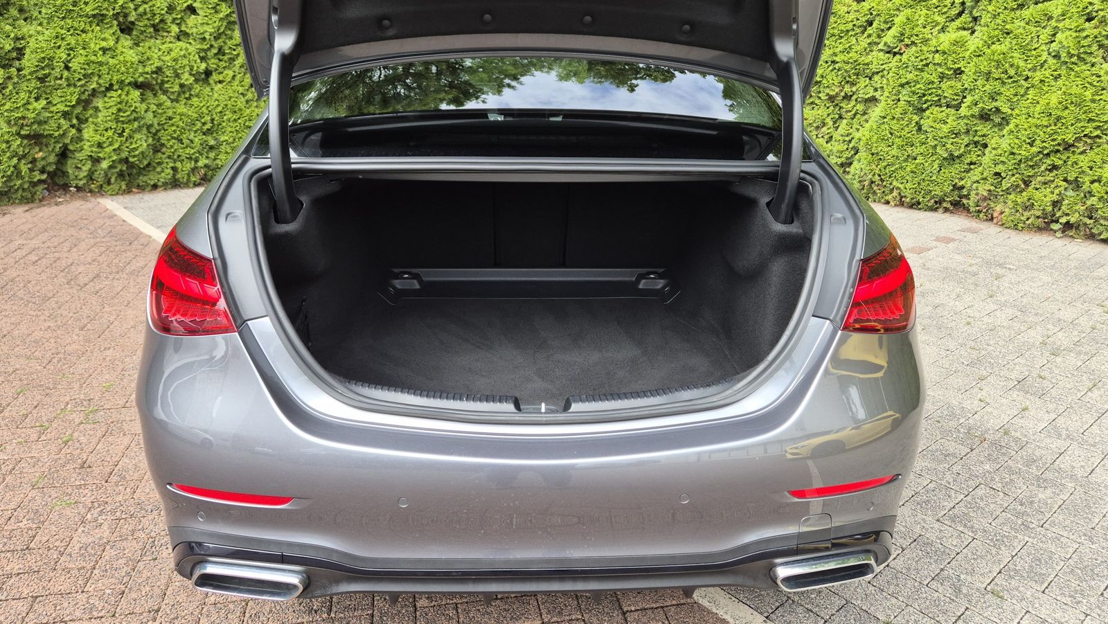 Fahrzeugabbildung Mercedes-Benz C 180 Lim. 9G AMG LINE NIGHT+LED+MBUX+KAMERA+SHZ