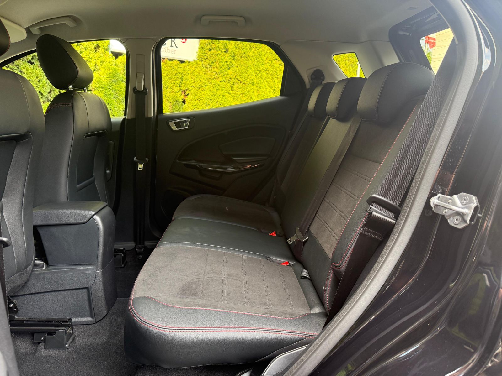 Fahrzeugabbildung Ford EcoSport 1.0EB ST-Line LED+NAV+SHZ+KAM+B&O+ALCAN