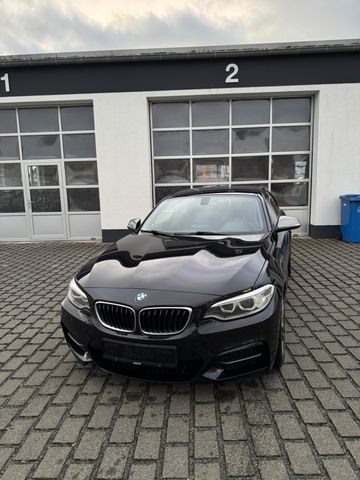 BMW M235 i Coupe Navi/CarPlay/Xenon/Aut.