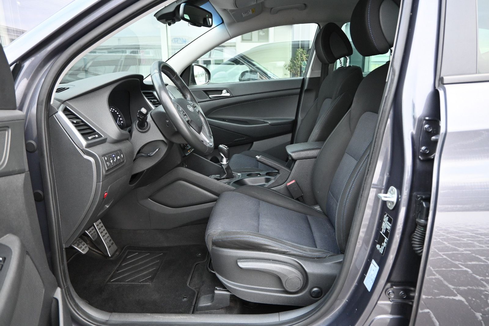 Fahrzeugabbildung Hyundai TUCSON 1.6 T-GDI Intro Edition °PDC VO+HI°KAMERA