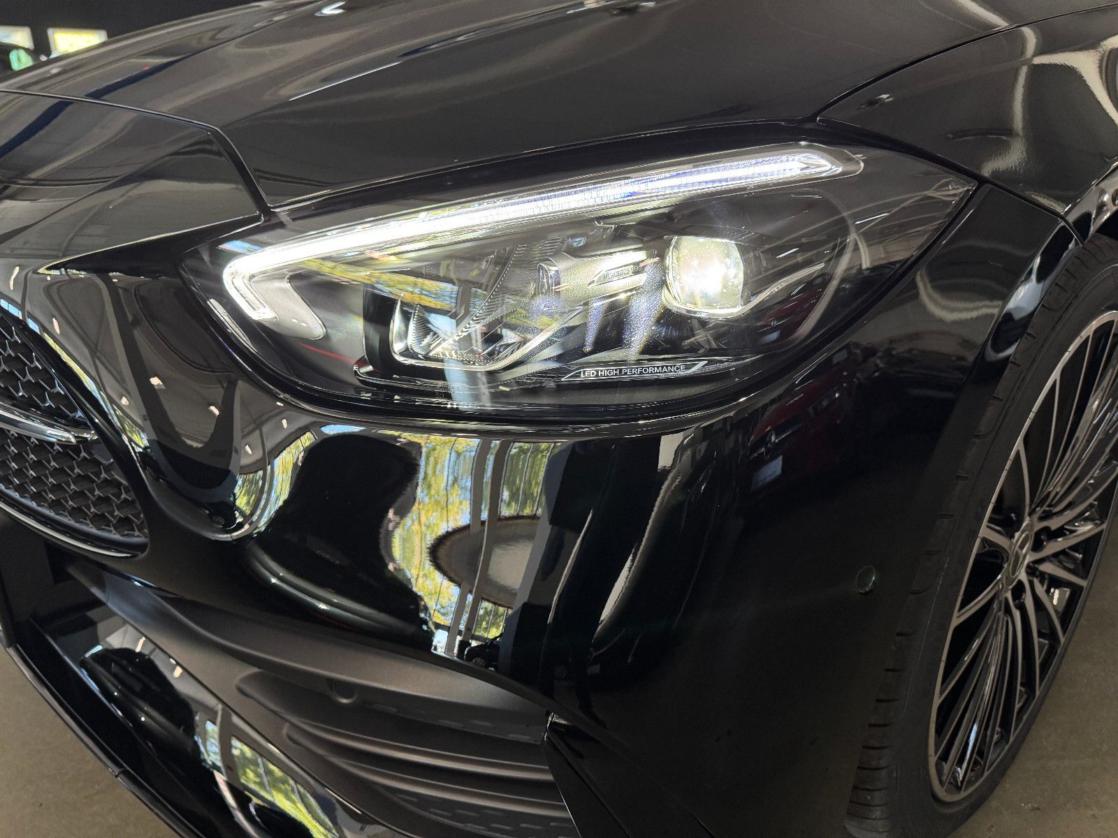 Fahrzeugabbildung Mercedes-Benz C 180 AMG LINE PANO HUD GERMAN EDITION EUR1 MY26