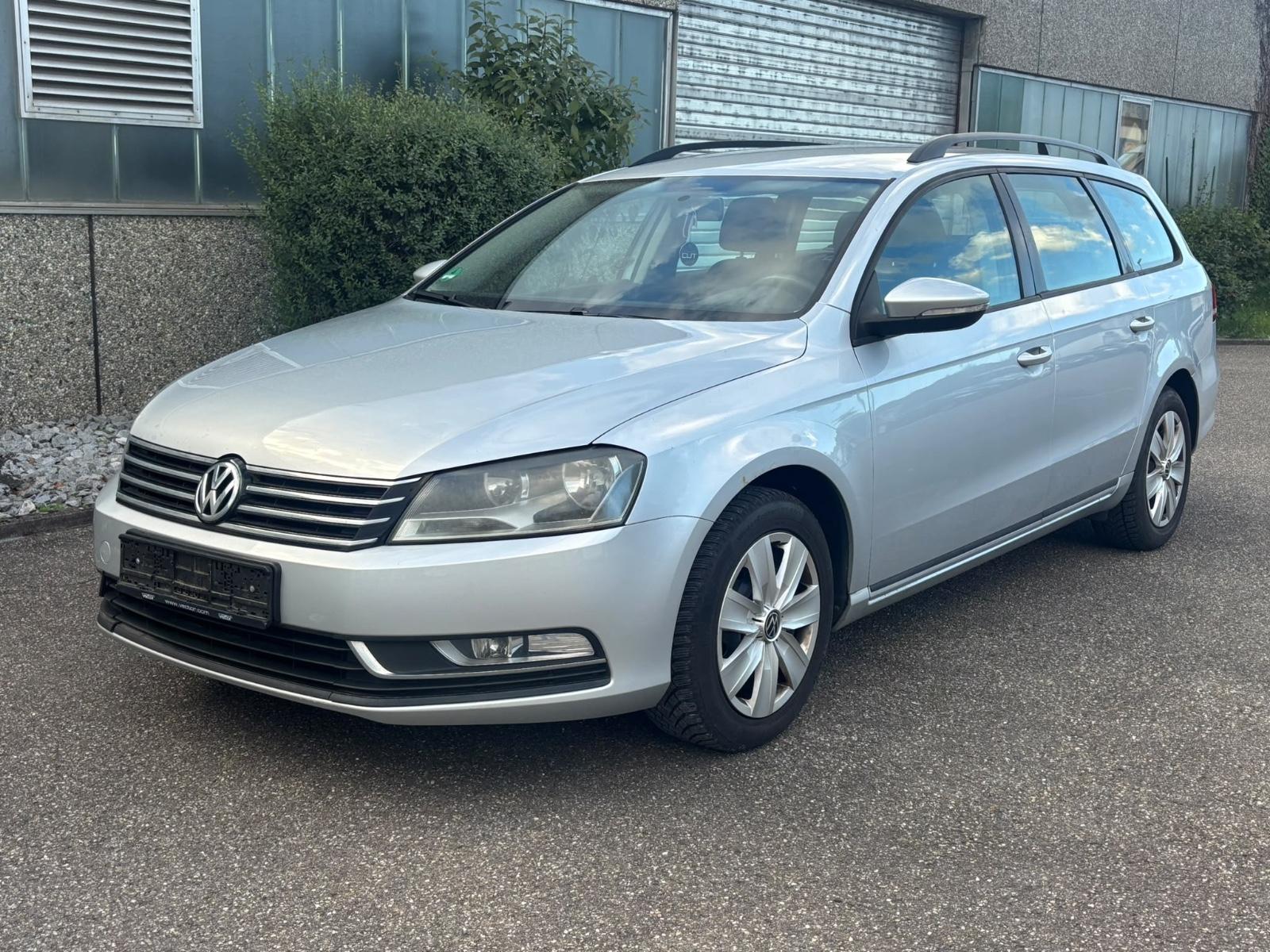 Volkswagen Passat Variant Trendline - Navi - Shzg -