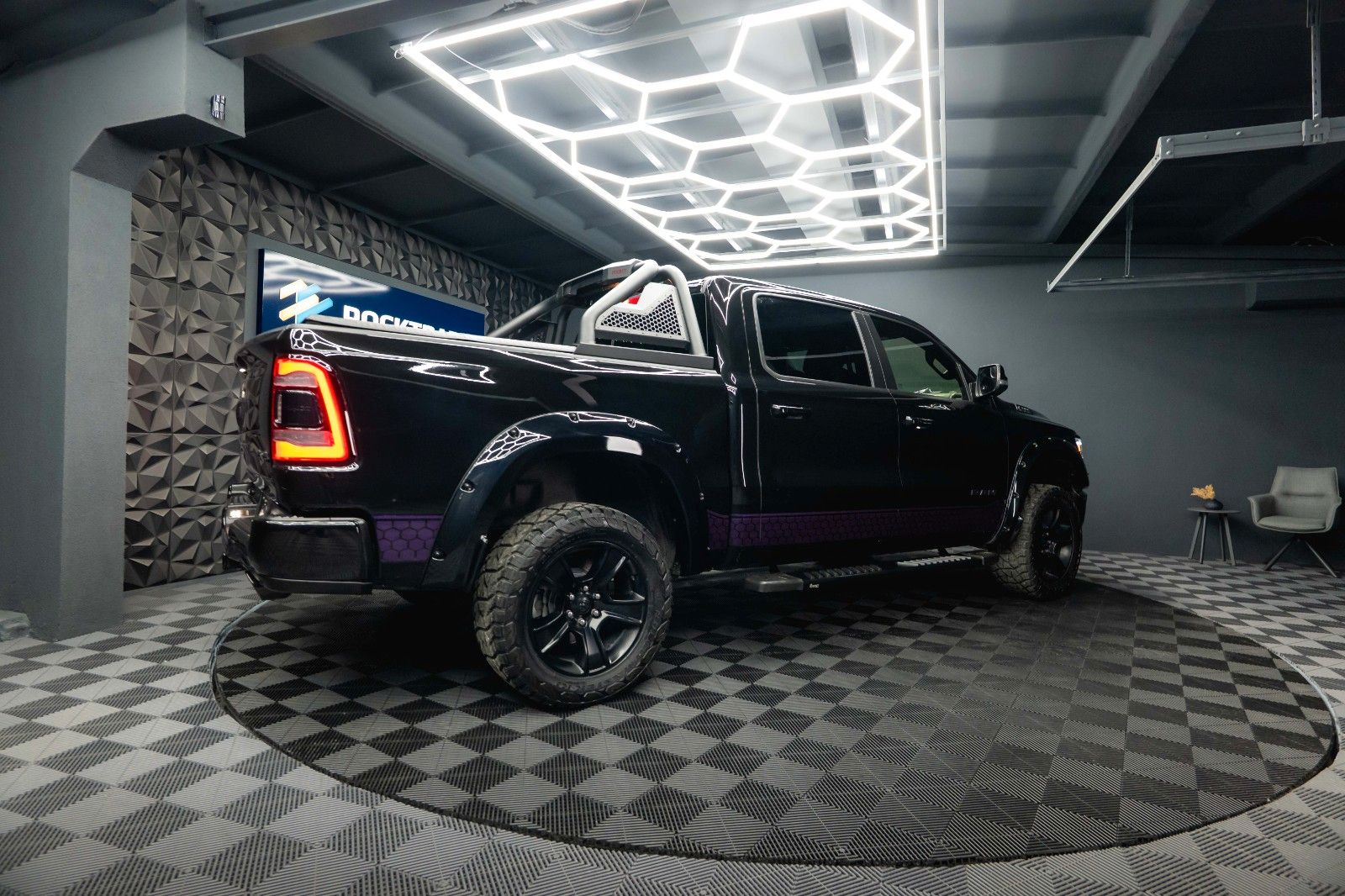 Fahrzeugabbildung Dodge RAM 5.7 V8 HEMI 4x4 OFFROAD Night-Paket *LED*19%