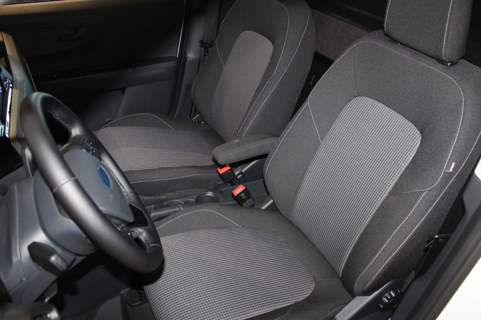 Fahrzeugabbildung Ford Transit Courier TREND Kasten KLIMA WinterPaket2