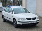 Volkswagen Passat 1,6 Klima el.SP Spieg. beheizbar teilb.Rü - Volkswagen Passat aus 1997