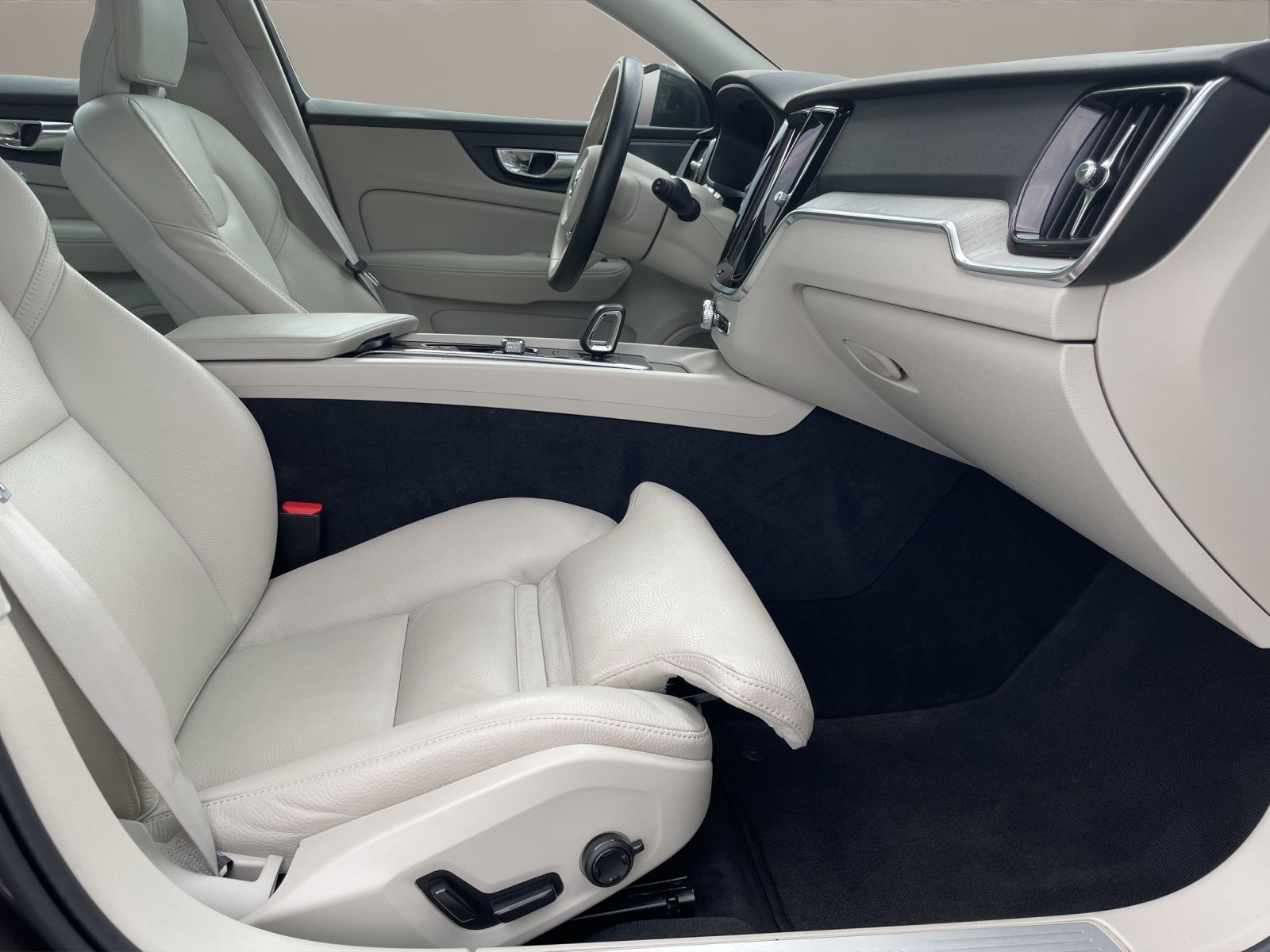 Volvo V60 Cross Country B4 AWD Plus AHK LED NAVI H&K foto 13