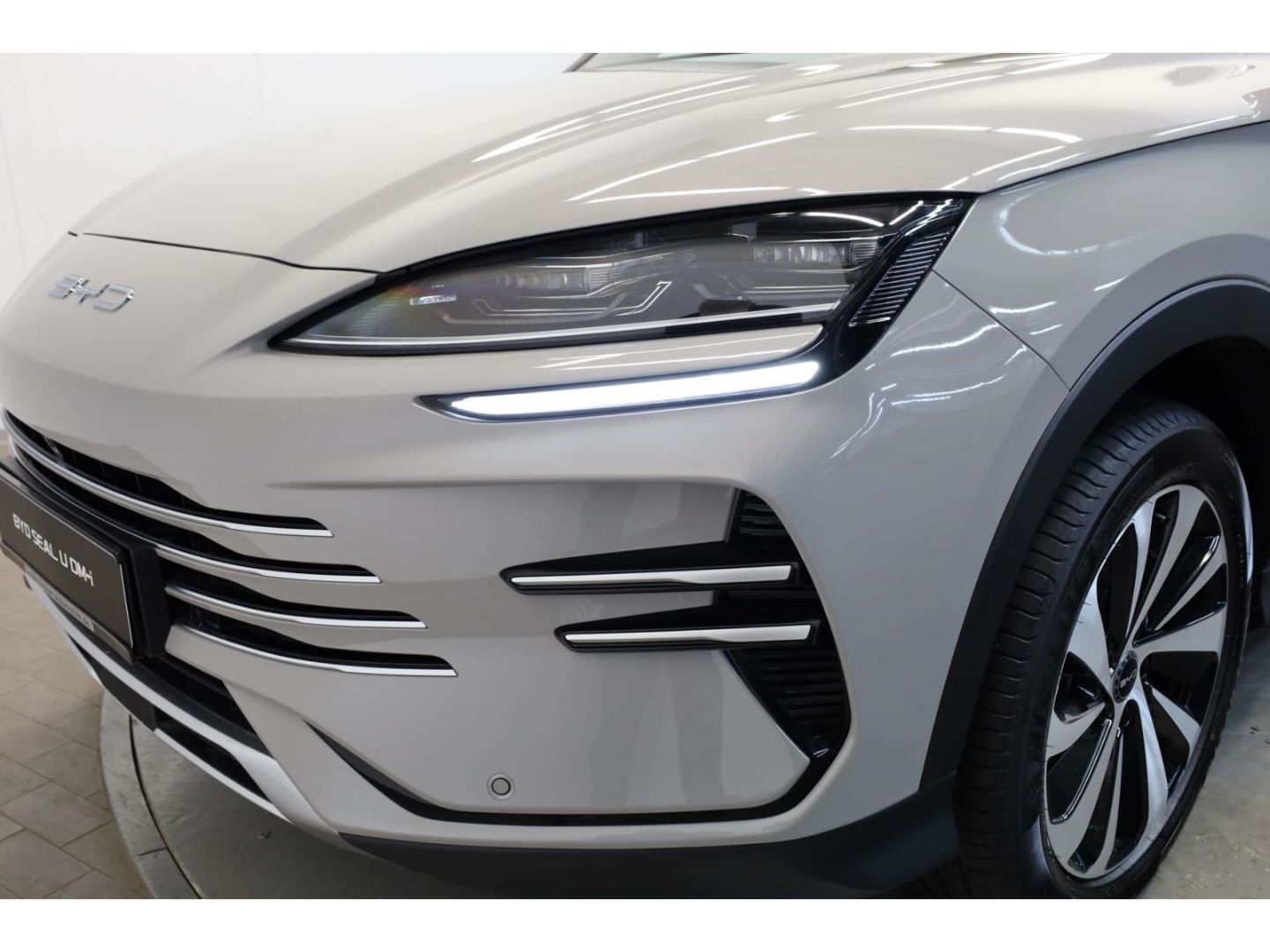 BYD SEAL U