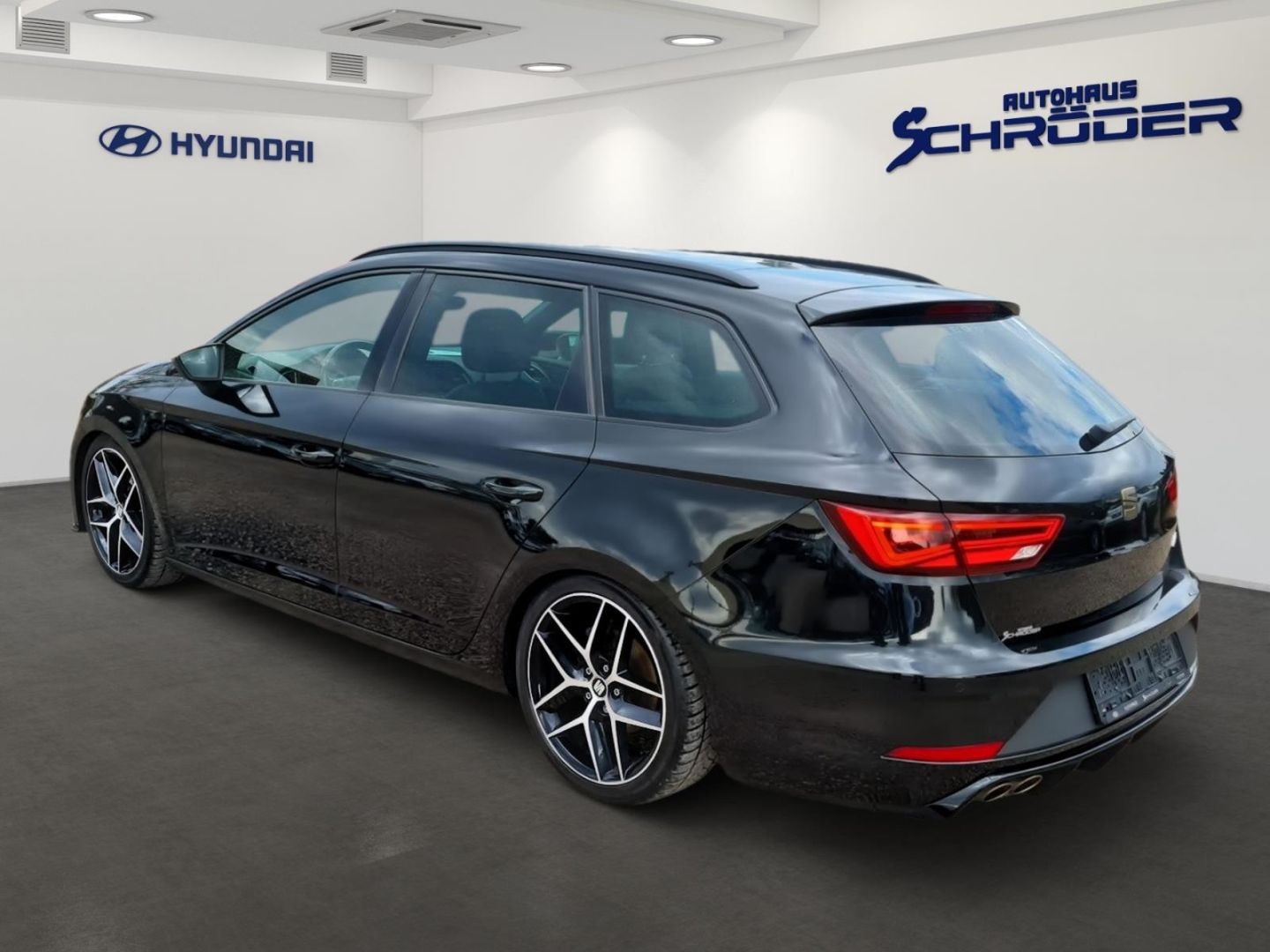 Fahrzeugabbildung SEAT Leon FR BLACK MATT EDITION ST FAHRASS-P+WINTER-P