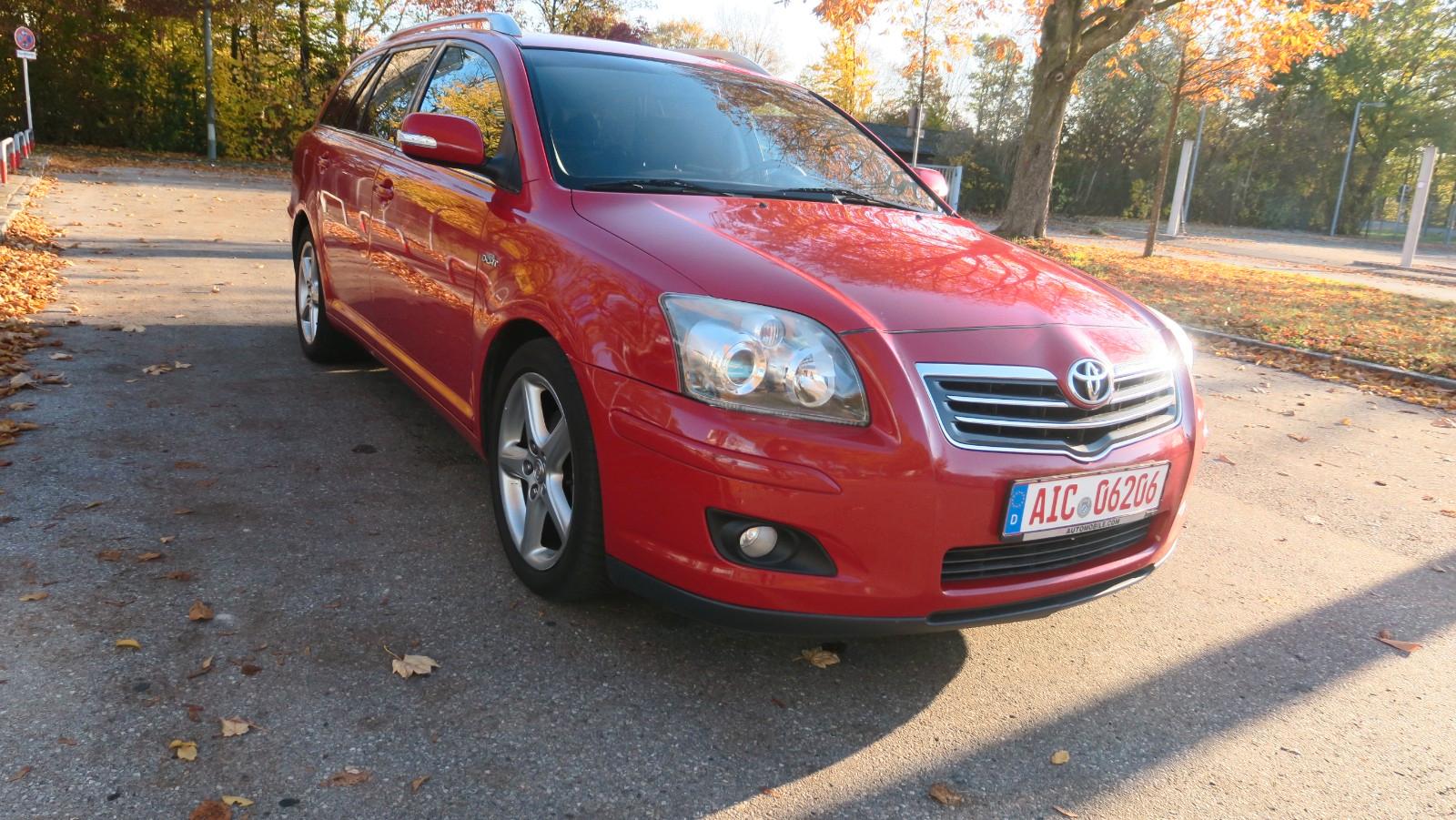 Toyota Avensis 2006 — rear view