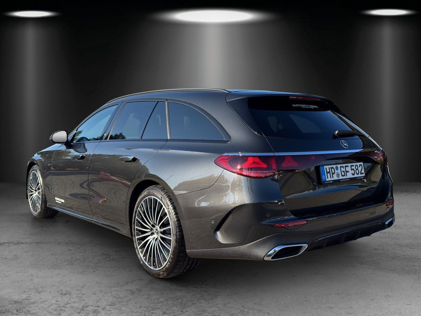 Fahrzeugabbildung Mercedes-Benz E 220 d 4M T AMG Standhzg PANO Distronic AHK