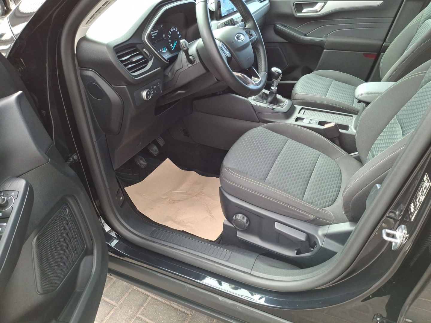Fahrzeugabbildung Ford Kuga Cool & Connect AHK Winterpaket Navi DAB PPS