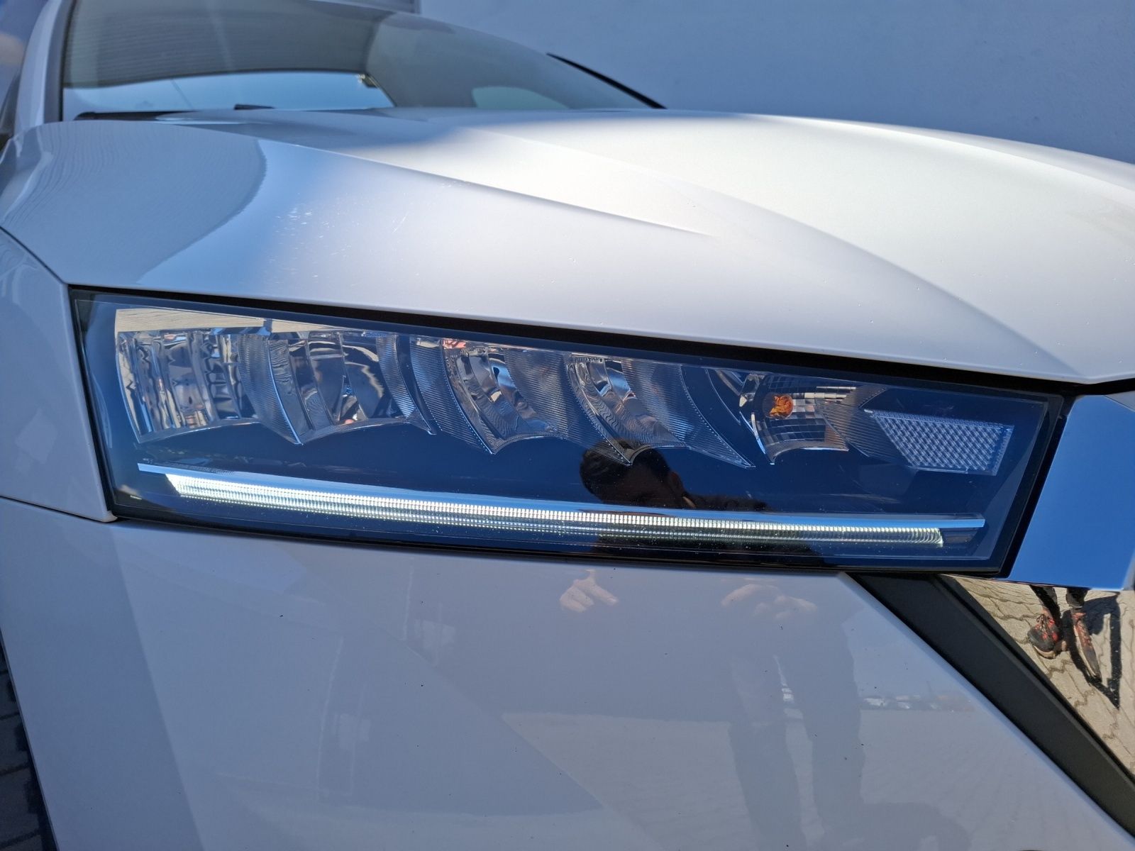 Fahrzeugabbildung SKODA Octavia Combi TDI Ambition DSG LED Navi ACC PDC