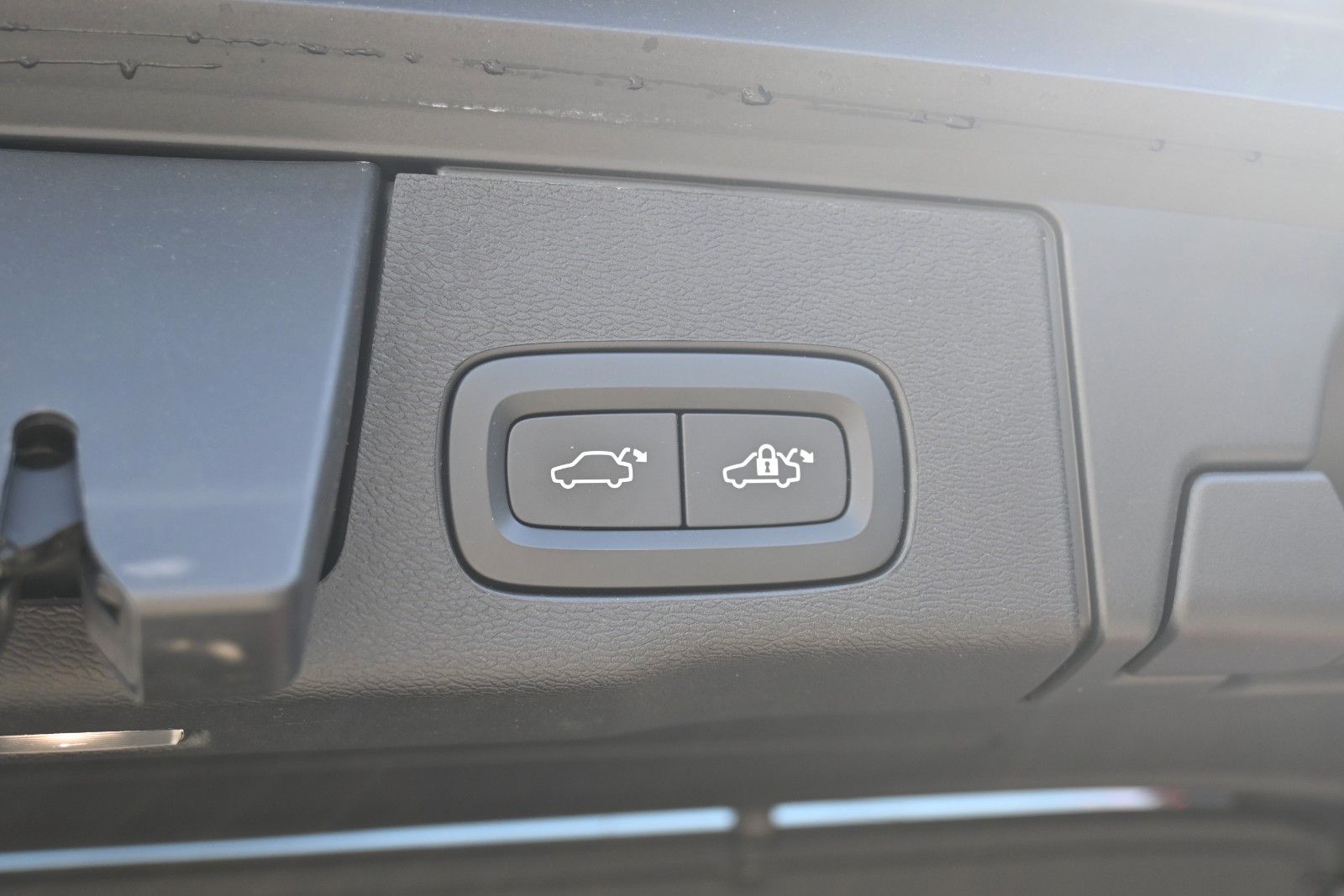 Fahrzeugabbildung Volvo XC60 B4 AWD Plus Dark*LED*PANO*STHZ*H&K*360°*AHK