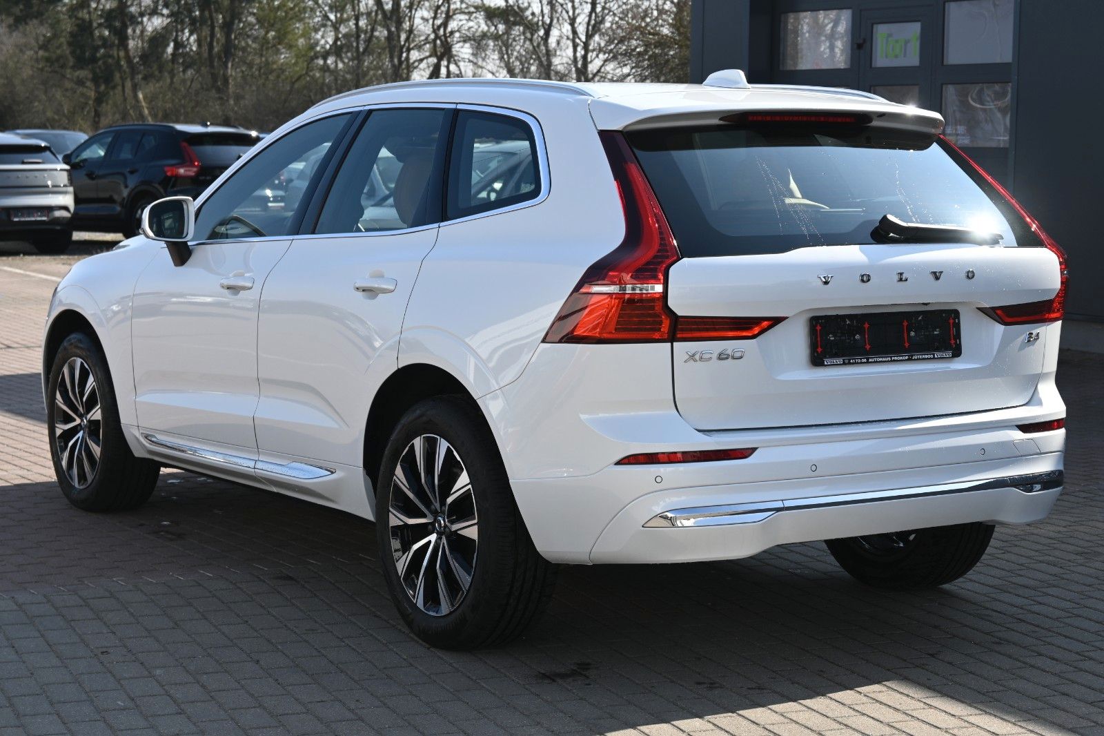 Fahrzeugabbildung Volvo XC60 B4 Plus Bright*LED*Google*STHZ*NAVI*AHK